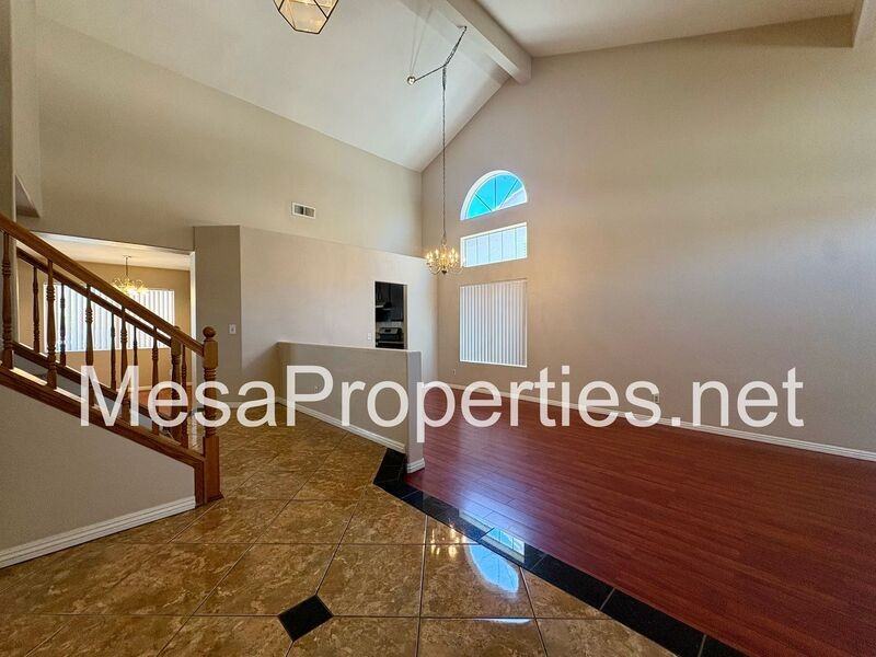 14383 La Crescenta Ave - Photo 4 of 41