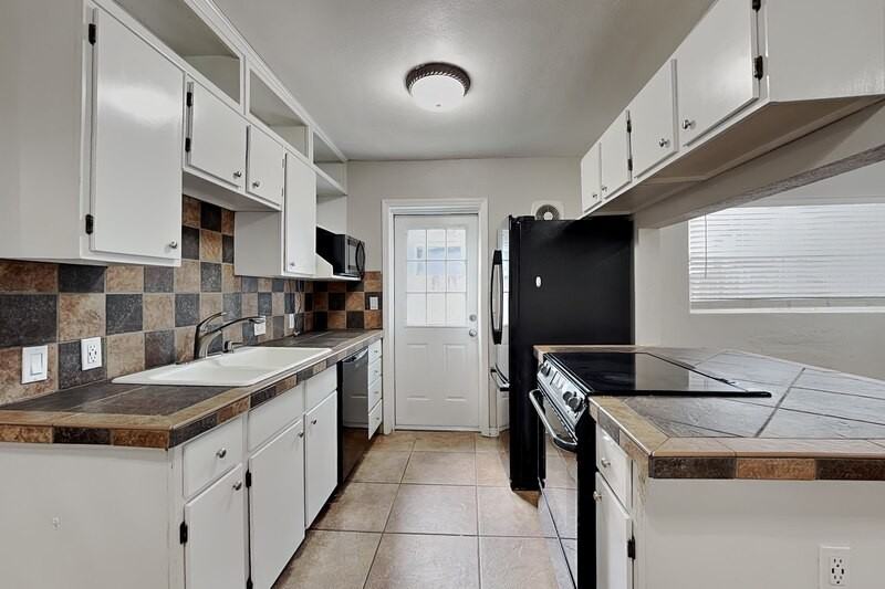 313 S Lawsona Blvd - Photo 2 of 22