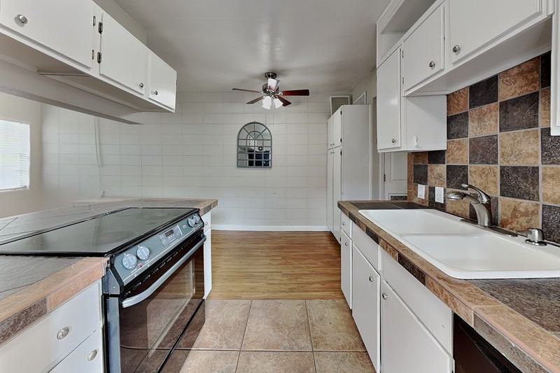 313 S Lawsona Blvd - Photo 3 of 22