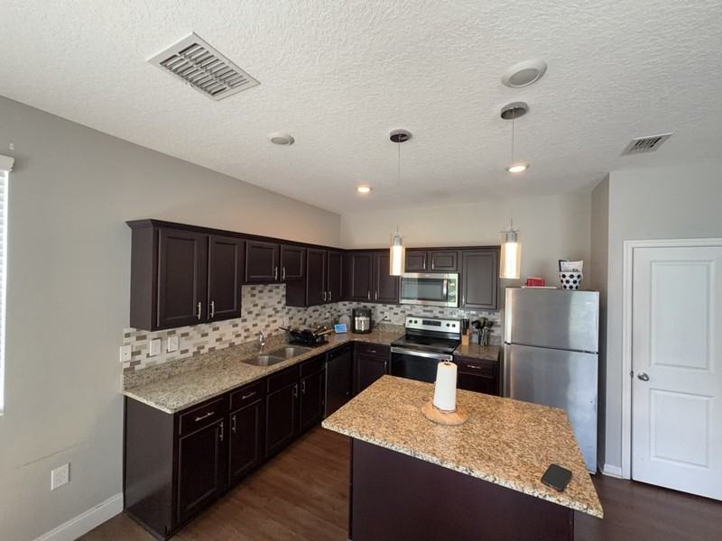 896 Grandin St - Photo 2 of 14