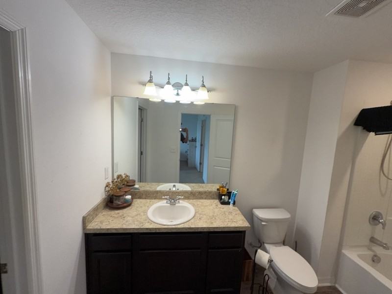 896 Grandin St - Photo 6 of 14