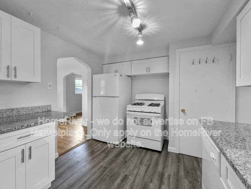401 Fernhill Ave - Photo 4 of 20