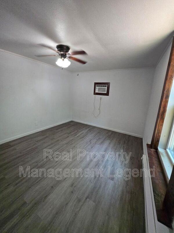 933 Gillham Rd - Photo 7 of 9