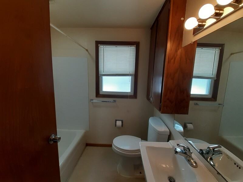 1118 Melrose Ct - Photo 6 of 8