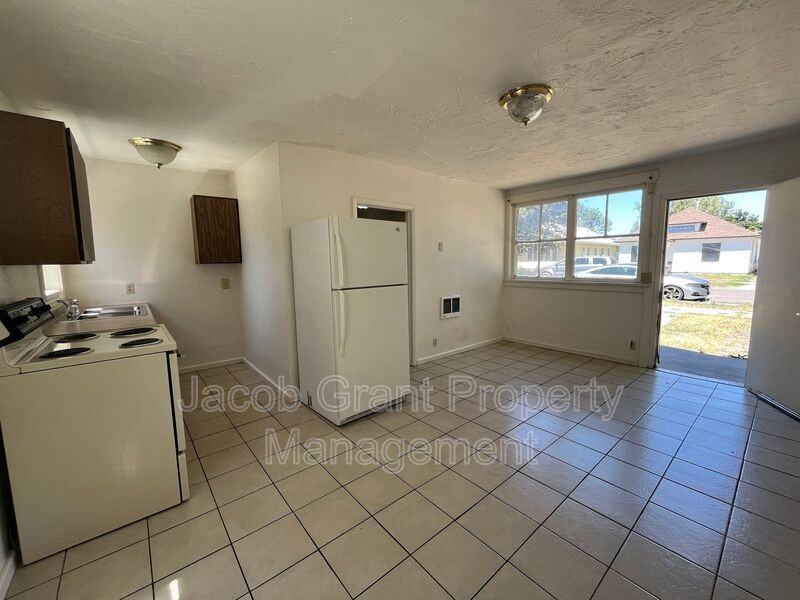 1298 Idaho Ave #5 - Photo 3 of 6