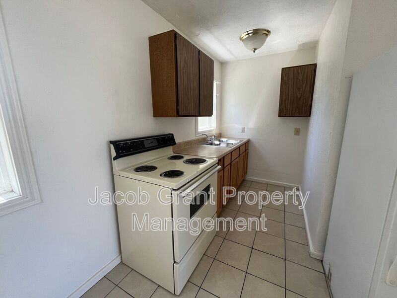 1298 Idaho Ave #5 - Photo 4 of 6