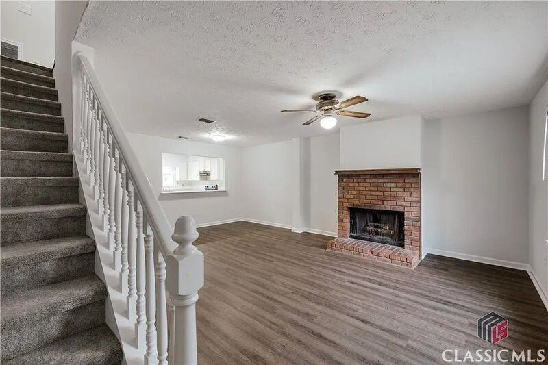 209 Highland Park Dr - Photo 2 of 16