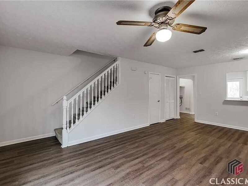 209 Highland Park Dr - Photo 3 of 16