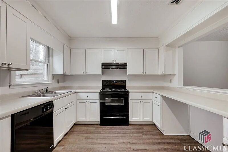 209 Highland Park Dr - Photo 5 of 16