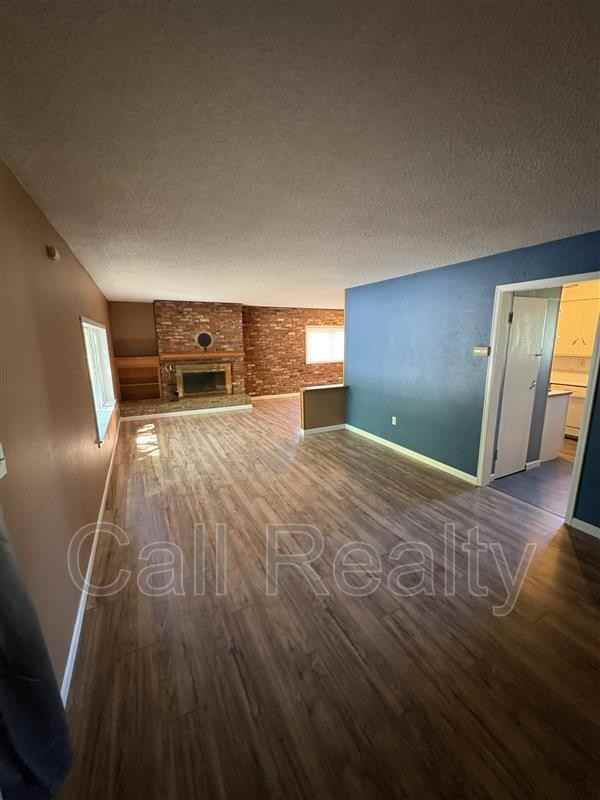1210 N Locust Rd - Photo 2 of 16
