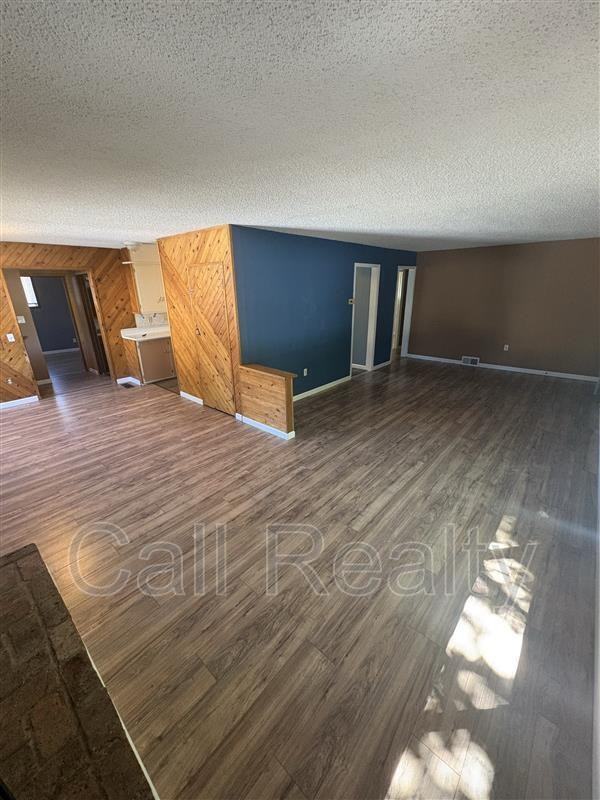 1210 N Locust Rd - Photo 3 of 16