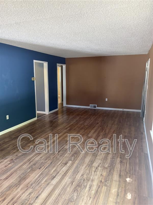 1210 N Locust Rd - Photo 4 of 16