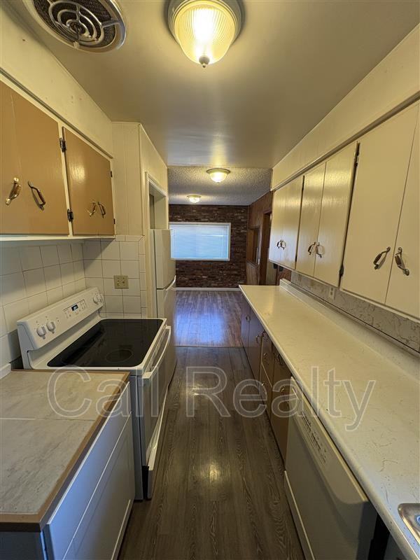 1210 N Locust Rd - Photo 5 of 16