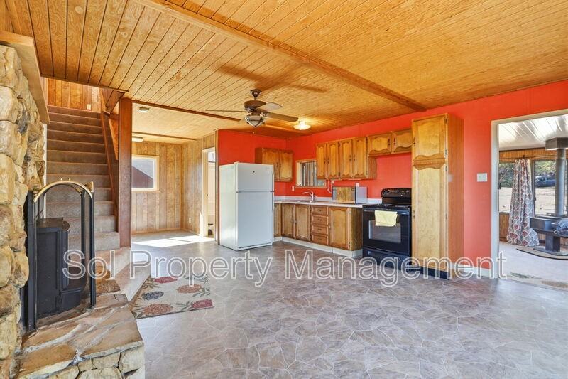 1005 Summit Rd - Photo 7 of 26