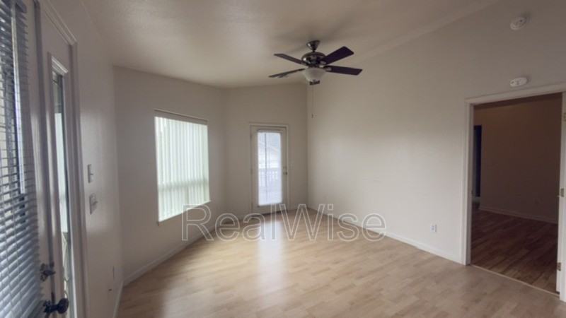 1384 Ne Ridge Ave - Photo 6 of 27
