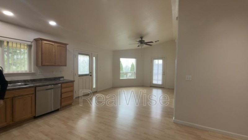 1384 Ne Ridge Ave - Photo 7 of 27