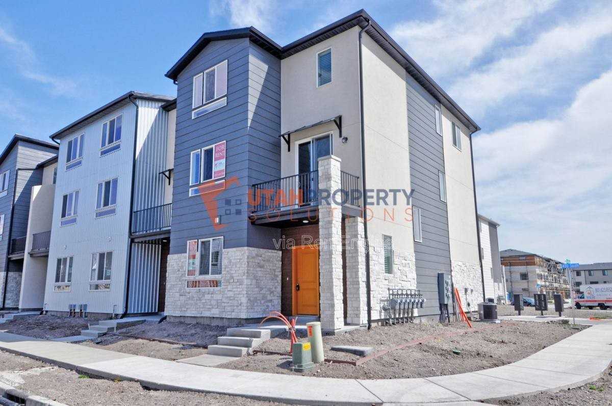 1058 W 360 S - Photo 2 of 10