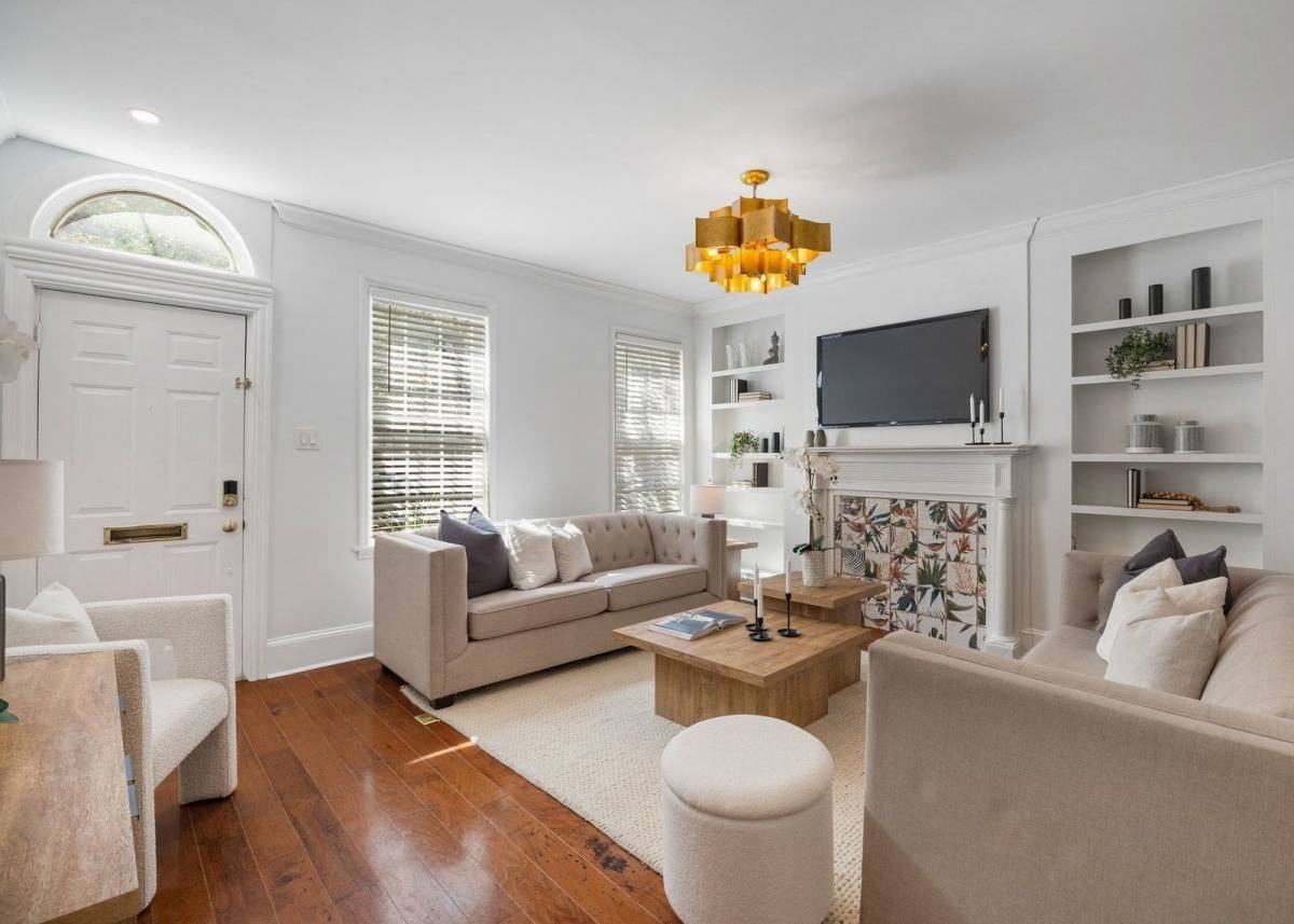 129A Bainbridge St - Photo 2 of 10