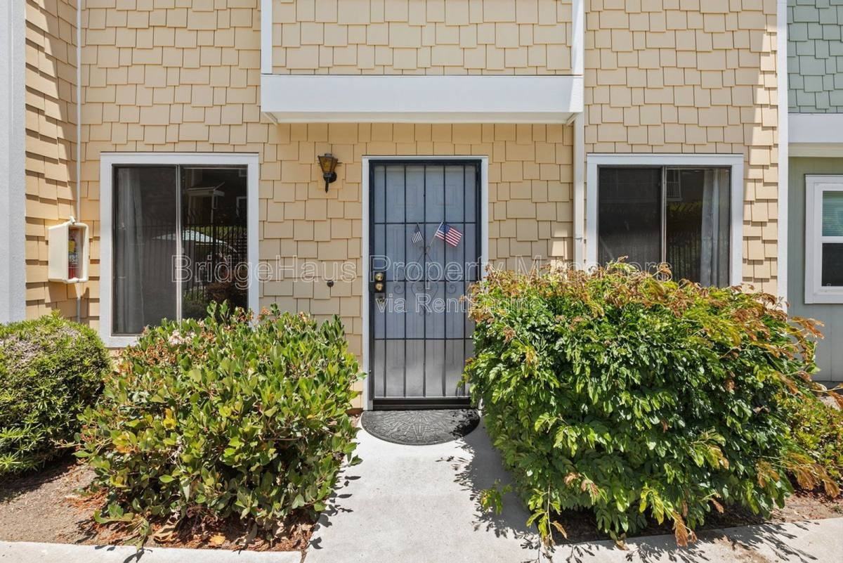 7831 Rancho Fanita Dr #D - Photo 2 of 10