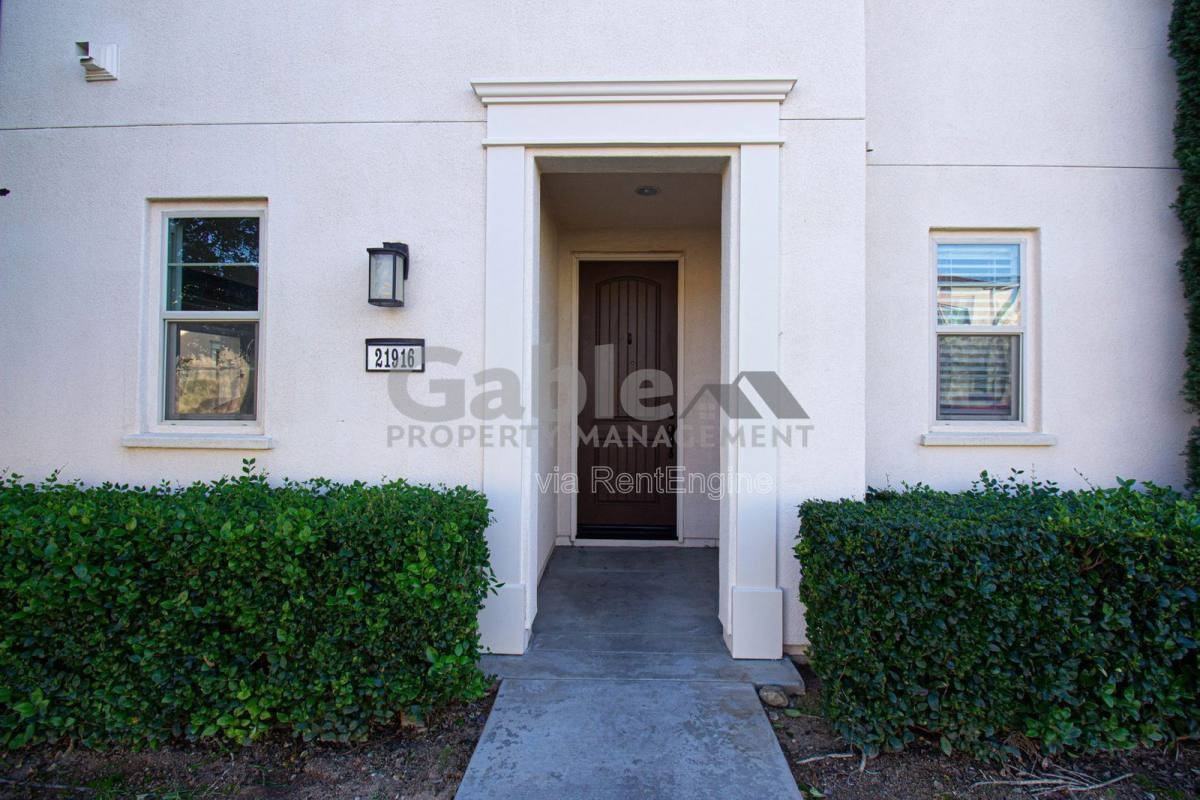 21916 Moveo Dr - Photo 2 of 10