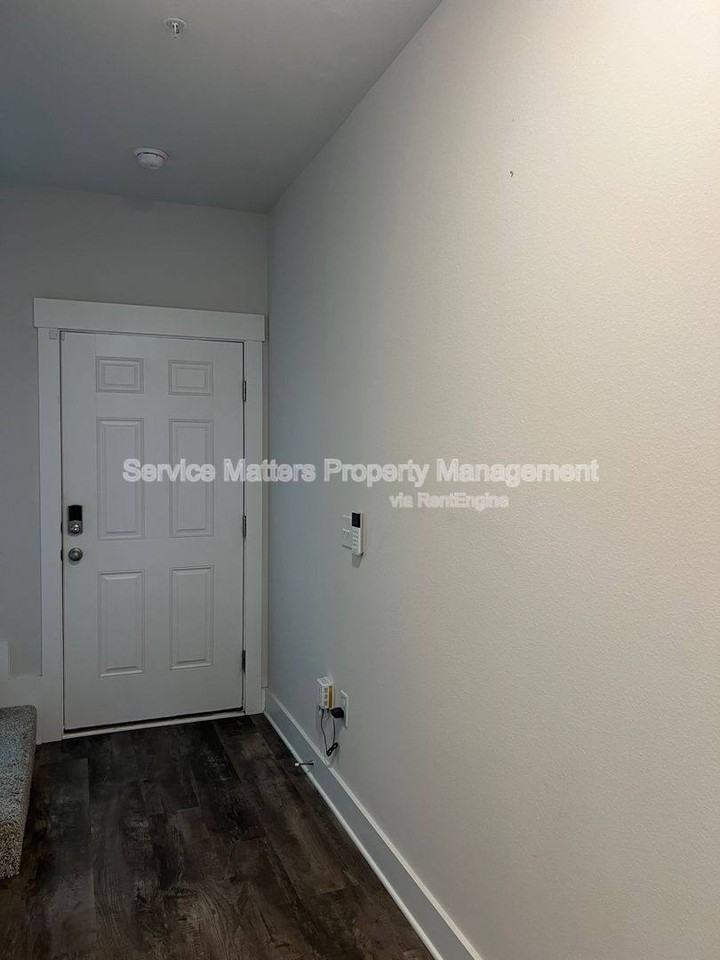 1615 Iroquois Ct - Photo 3 of 10