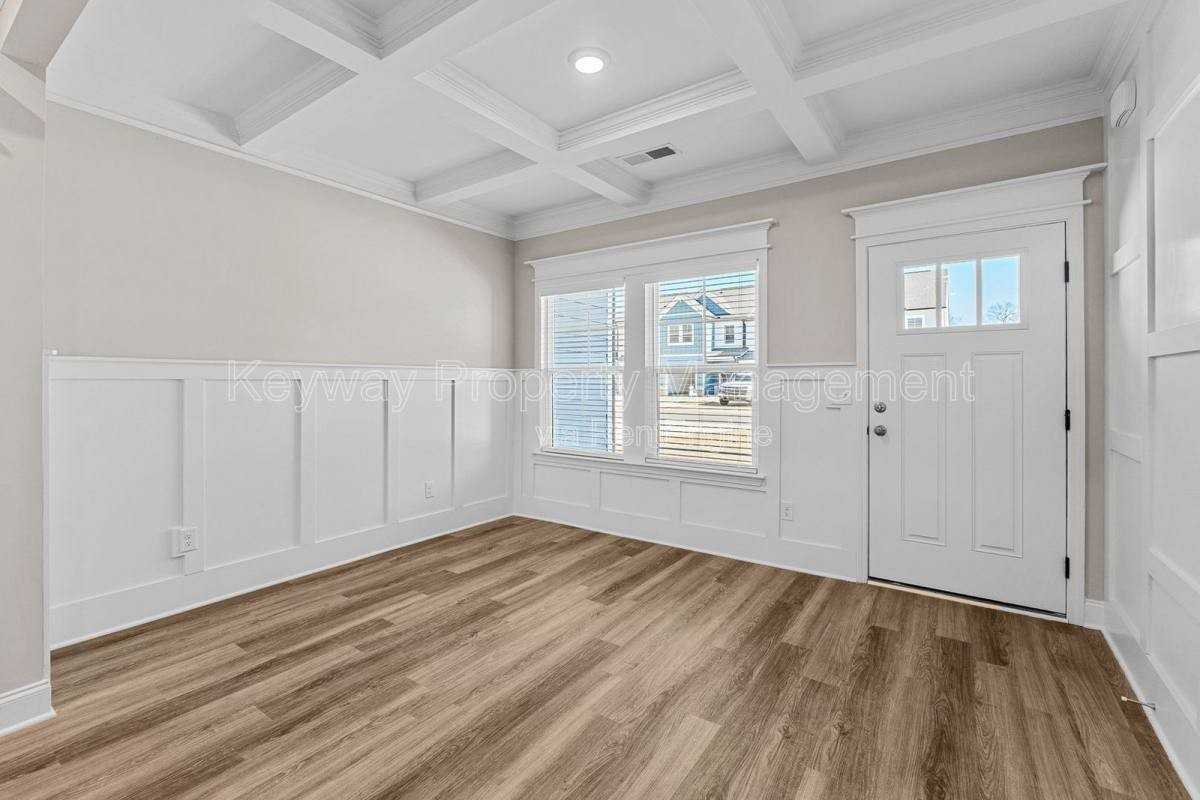 2103 Denmark Ave Se - Photo 3 of 10