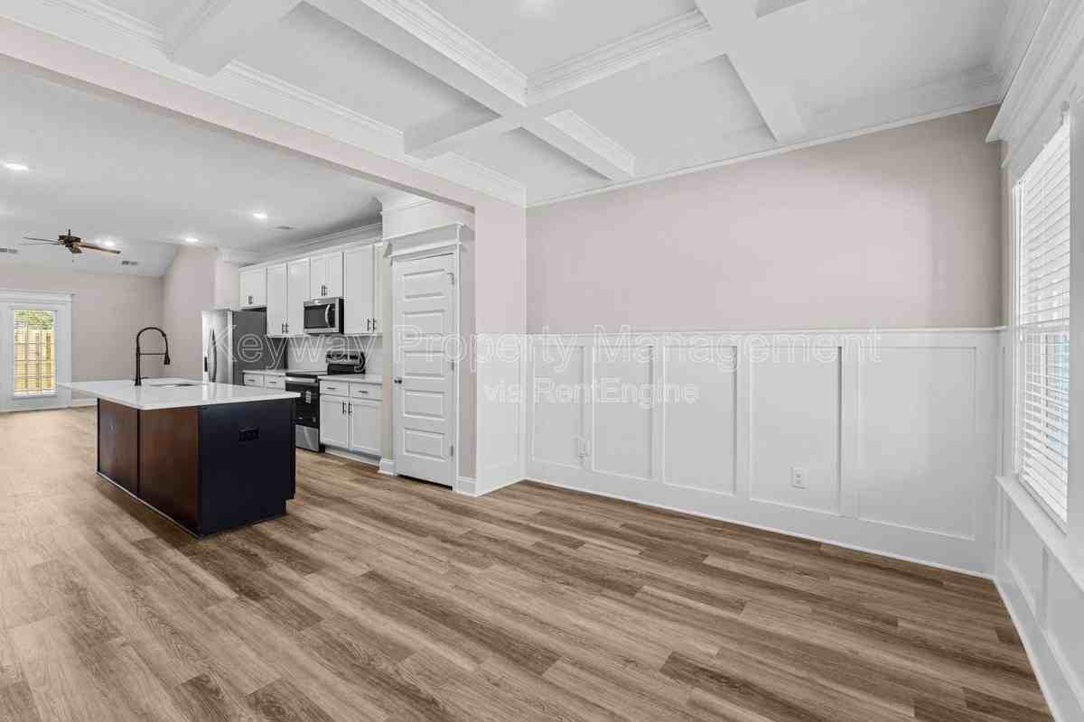 2103 Denmark Ave Se - Photo 4 of 10