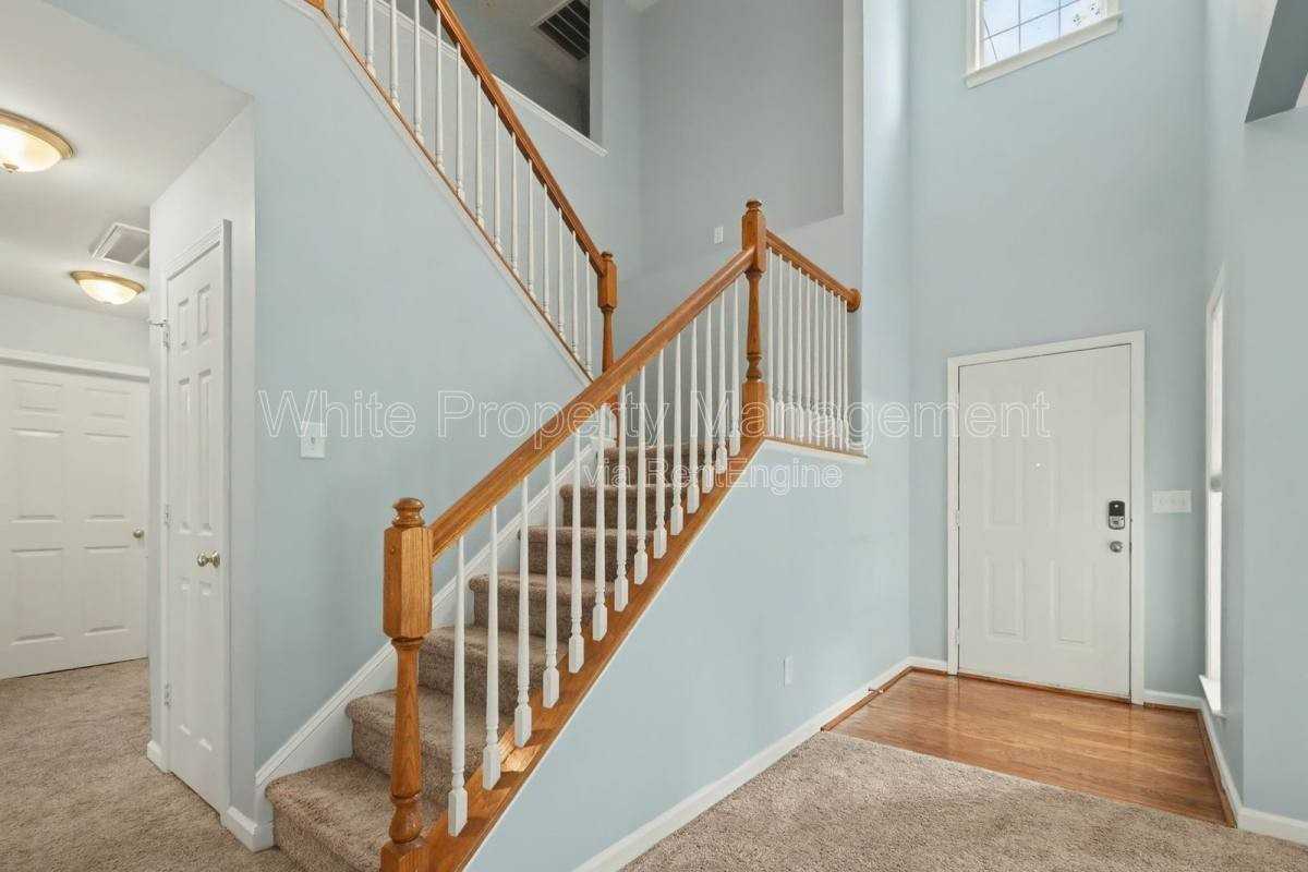 13606 Red Wine Ct - Photo 3 of 10