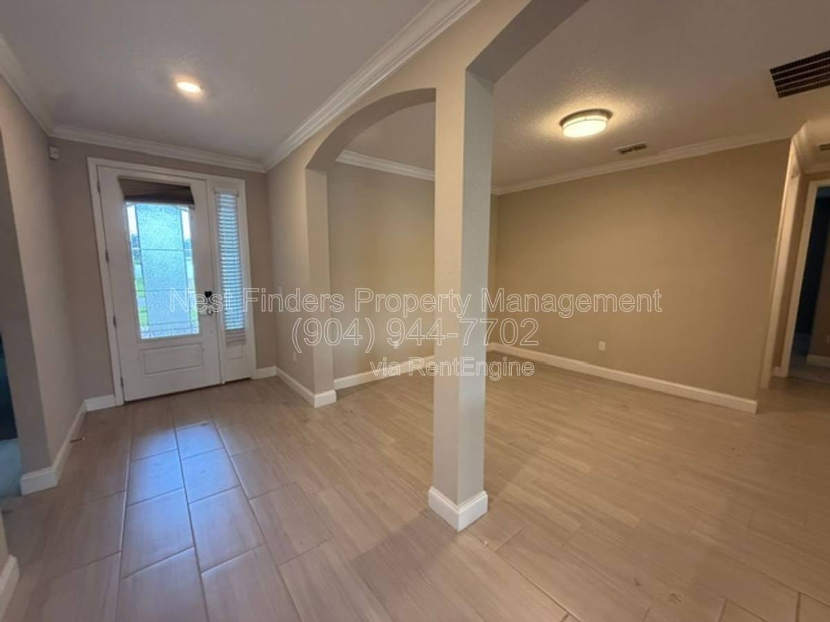 104 Silver Reef Ln - Photo 3 of 10