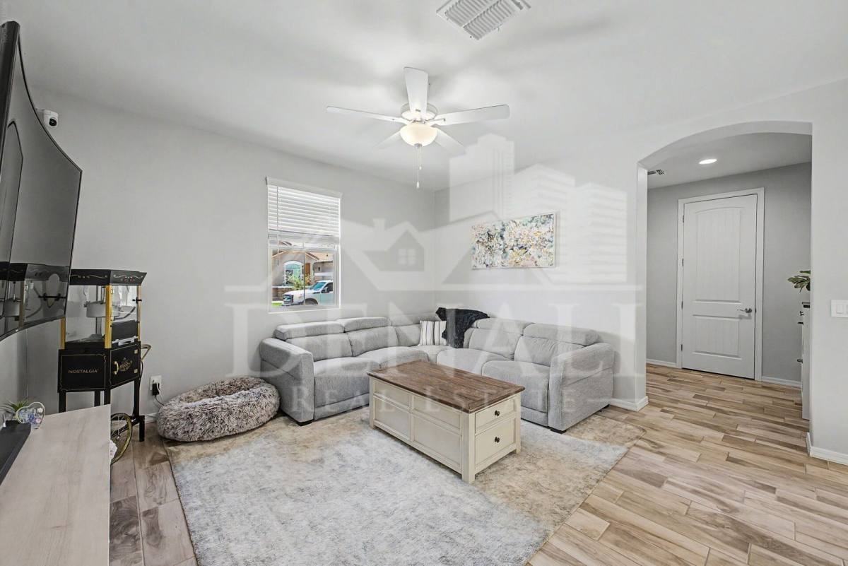 4260 E Jesse St - Photo 3 of 10