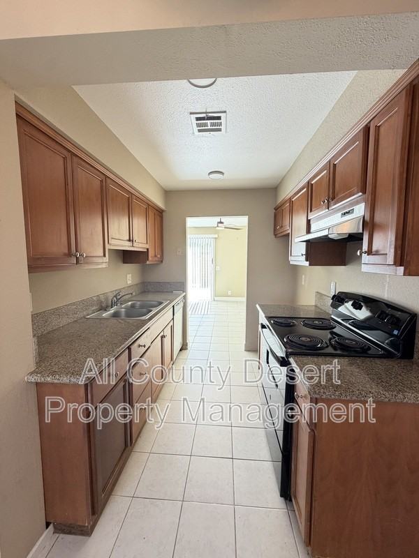 69180 Victoria Dr #8 - Photo 6 of 28