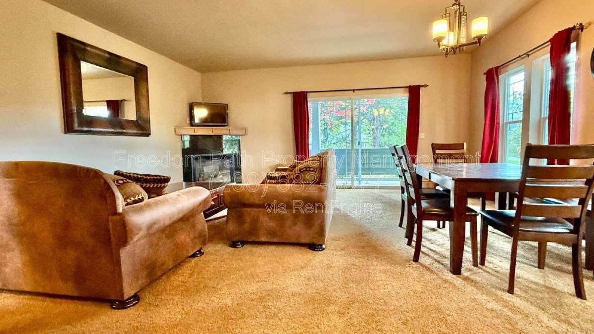 406 Lundblad Pl - Photo 3 of 10