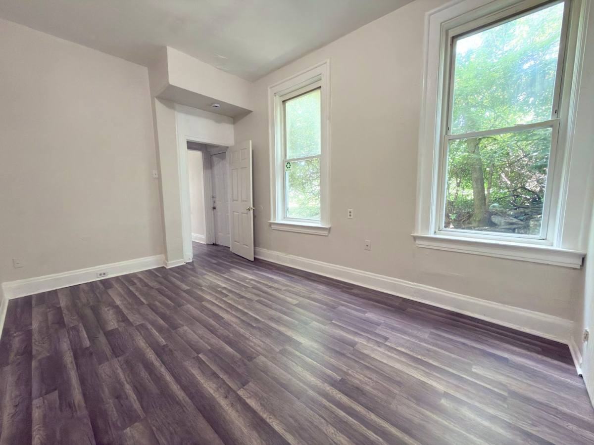 1030 Considine Ave - Photo 7 of 10