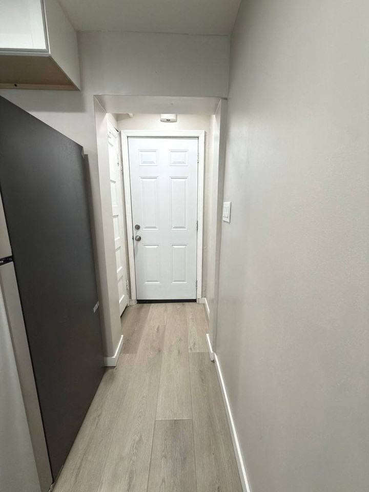 638 Greenwood Ave #5 - Photo 2 of 8