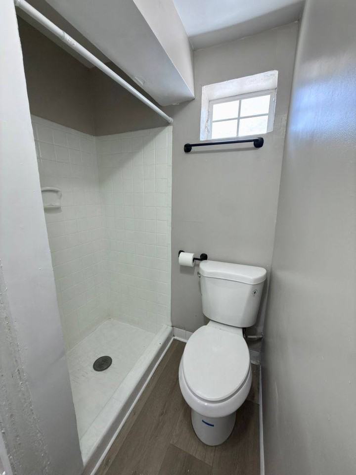 638 Greenwood Ave #5 - Photo 7 of 8