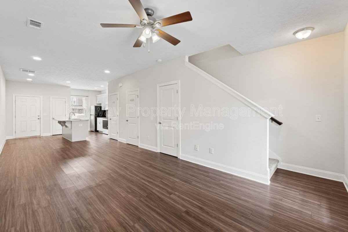 1913 Butternut Dr - Photo 3 of 10
