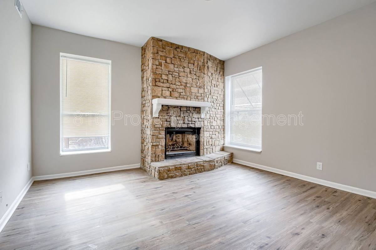 301 Benton Blvd #5 - Photo 2 of 10