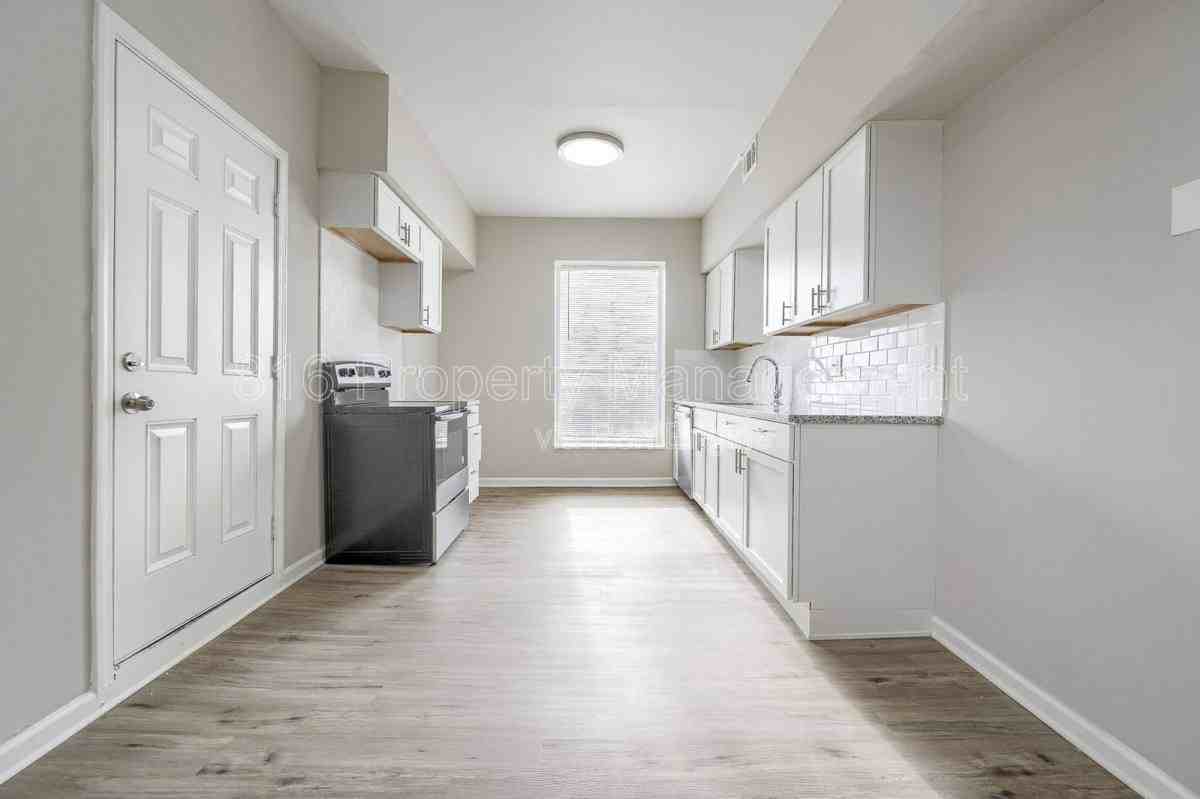 301 Benton Blvd #5 - Photo 5 of 10