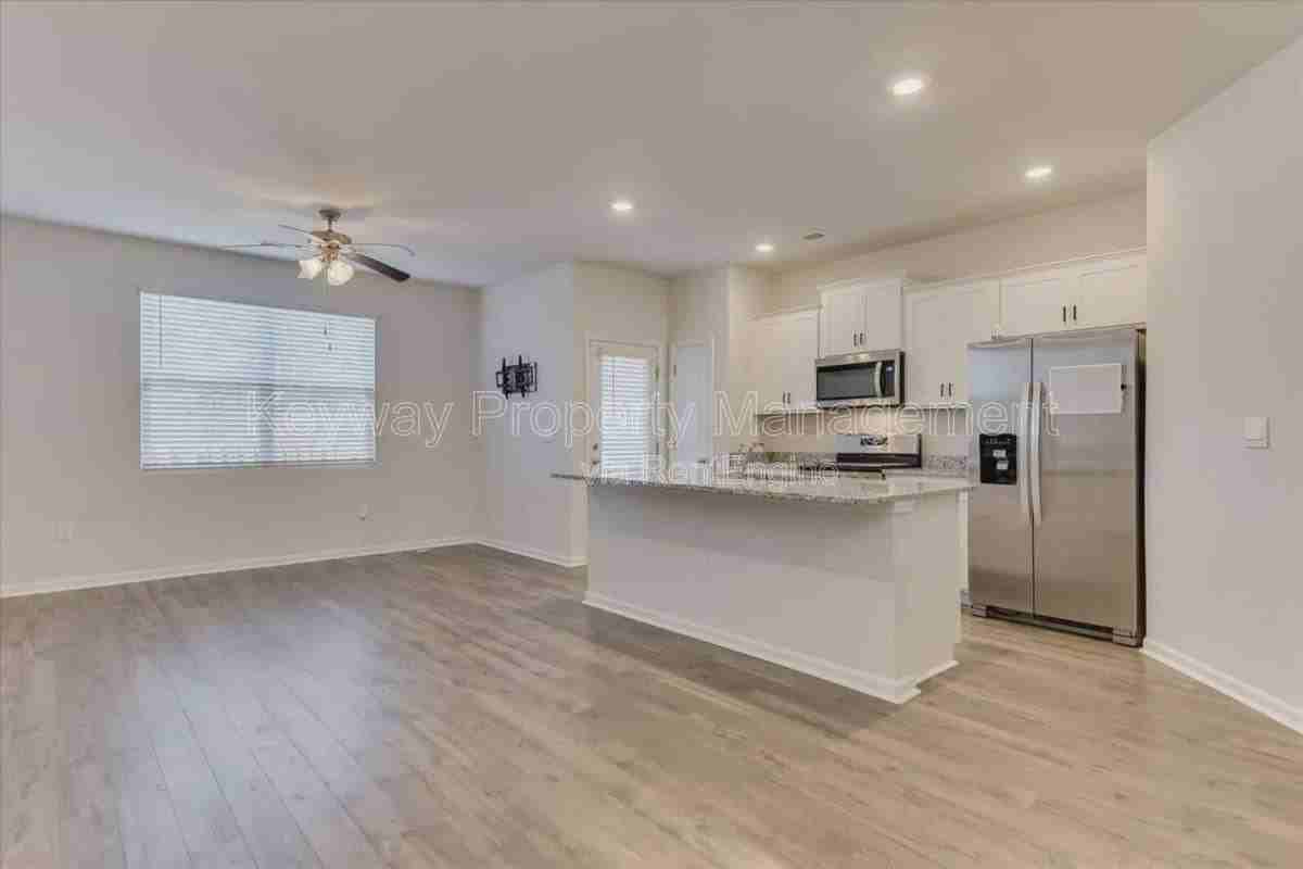 930 Quaint Parish Cir - Photo 3 of 10