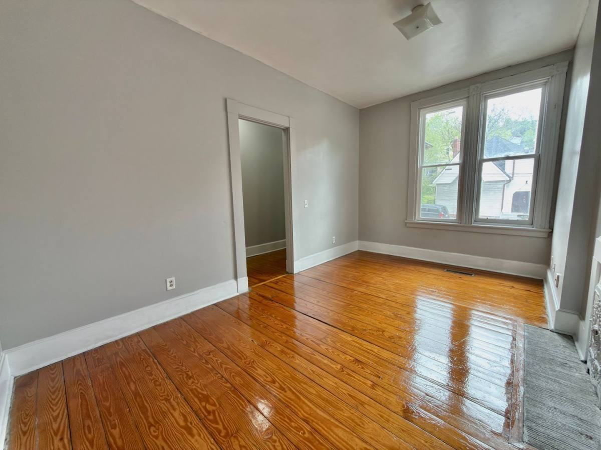 2271 Vine St - Photo 3 of 10