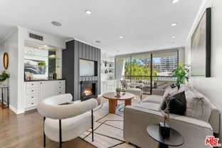 906 N Doheny Dr - Photo 1 of 1