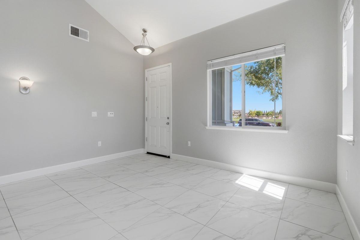 453 Diamond Peak Ln - Photo 7 of 42