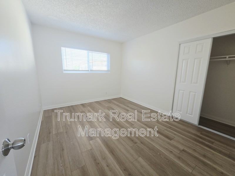 210 W Tujunga Ave #5 - Photo 4 of 13