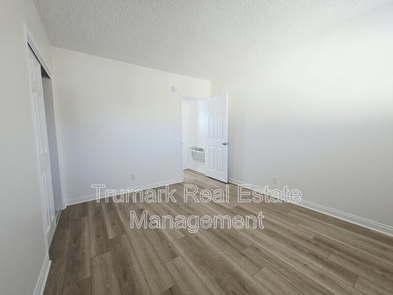 210 W Tujunga Ave #5 - Photo 5 of 13
