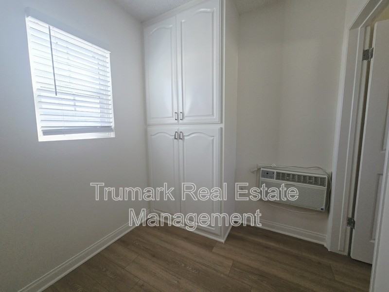 210 W Tujunga Ave #5 - Photo 6 of 13