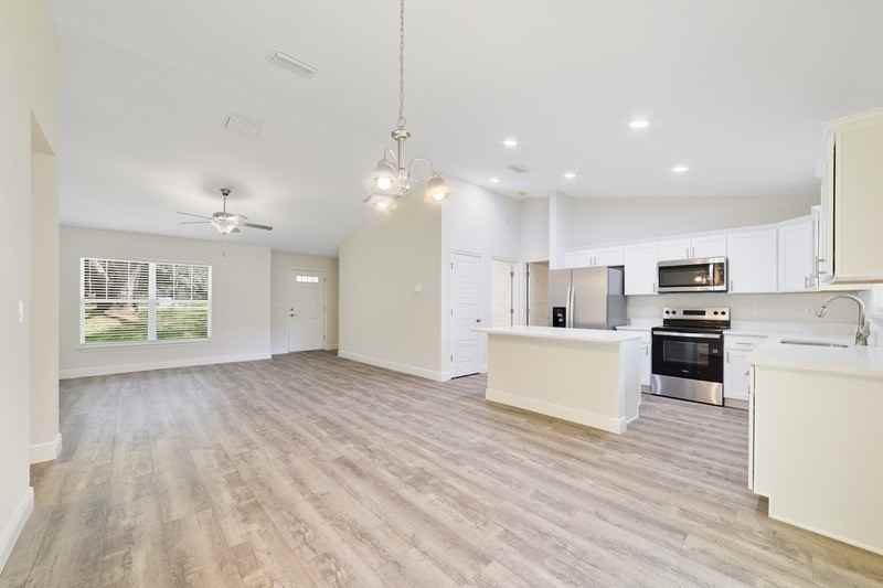 1640 W Saint Elizabeth Pl - Photo 4 of 14