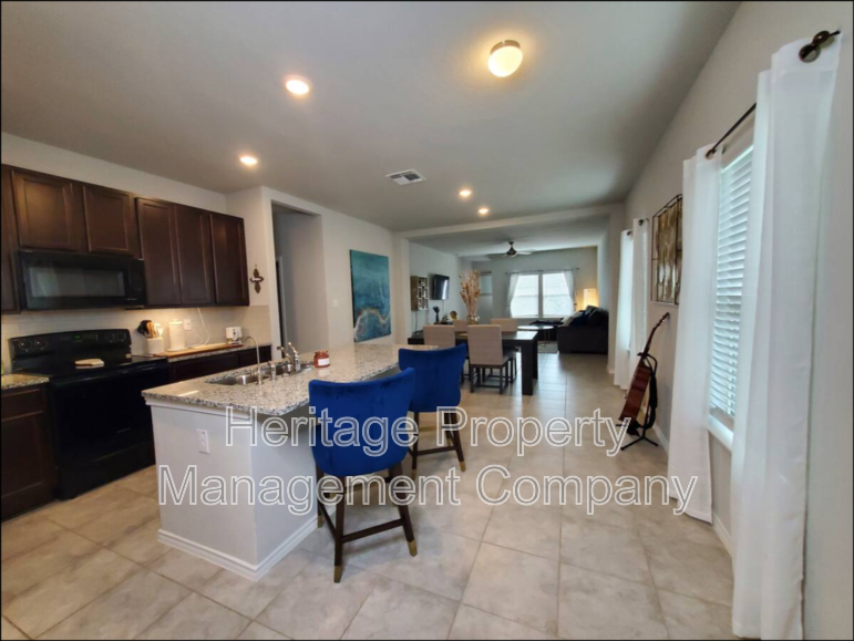 10522 Barbeque Bay - Photo 4 of 16