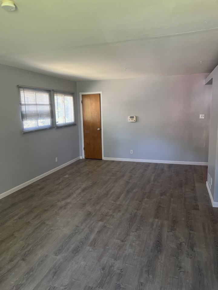 146 Roderick Dr - Photo 3 of 18