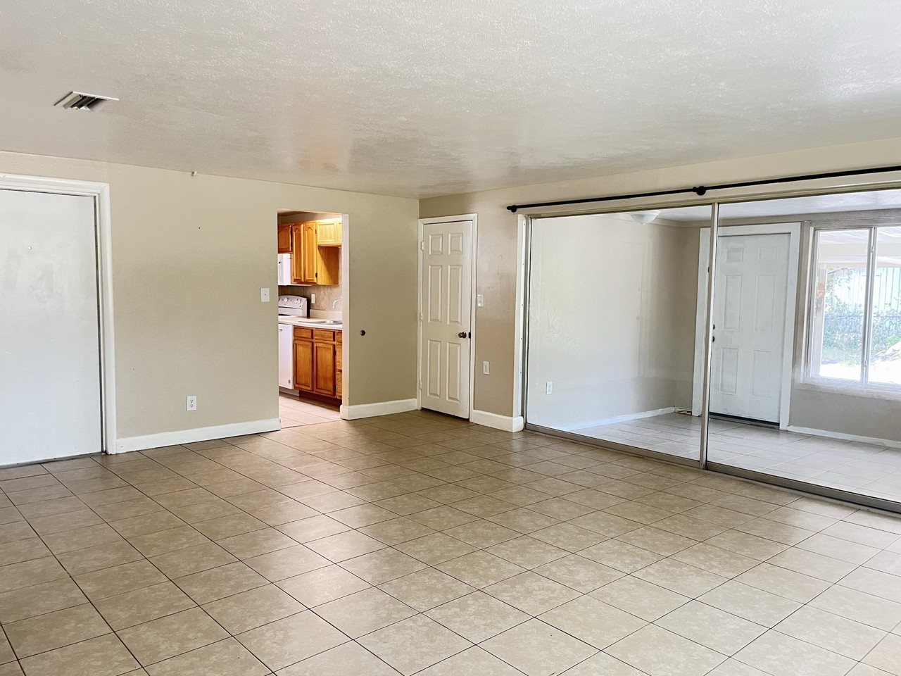 712 67th Ave W - Photo 3 of 20