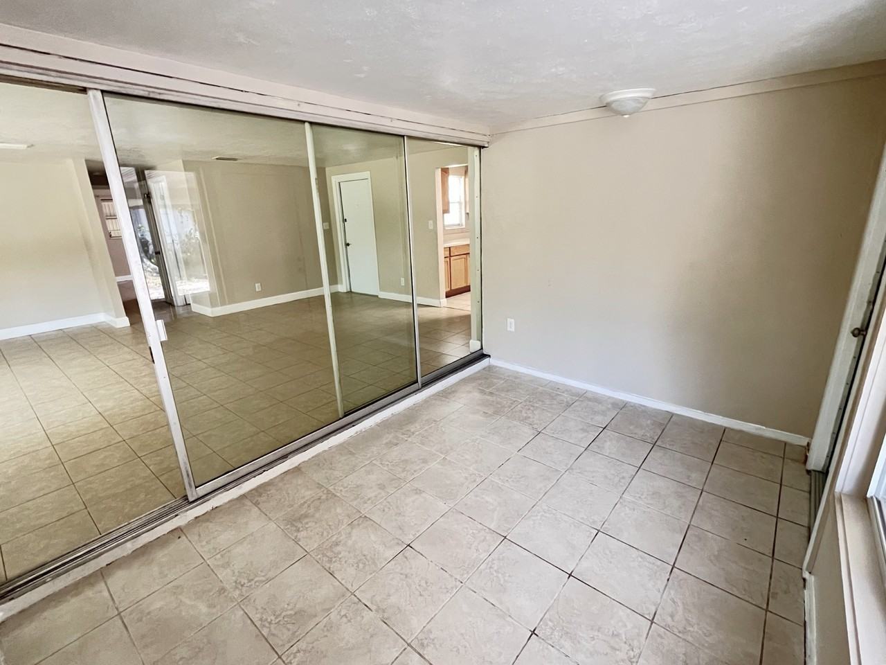712 67th Ave W - Photo 5 of 20